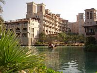 Madinat Jumeirah Hotels mit Kanälen verbunden