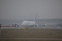 Airbus A380 vor dem Dock E